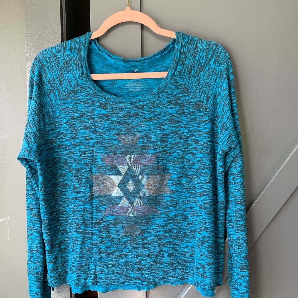 blue top with sleeves